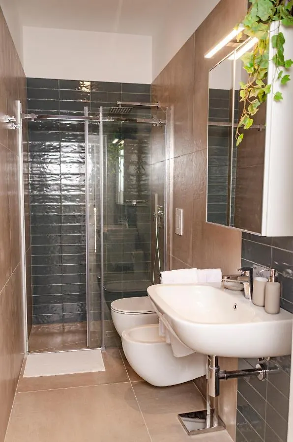 Apulialux Design Apartment - Relax, Spa E Free Parking Bari 0*,  Itália